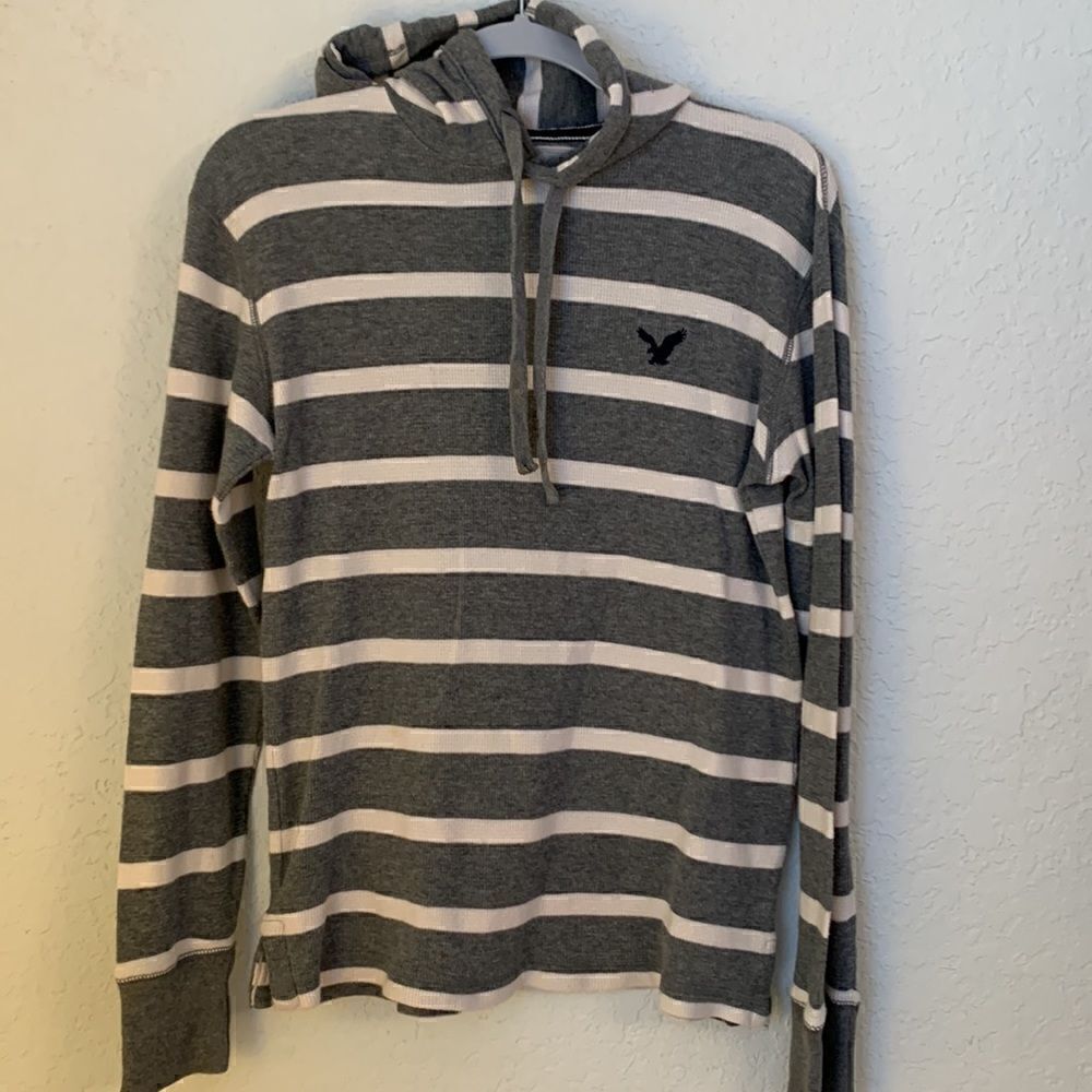 Vintage Fit American Eagle outfitters authentic hoodie. Size XS